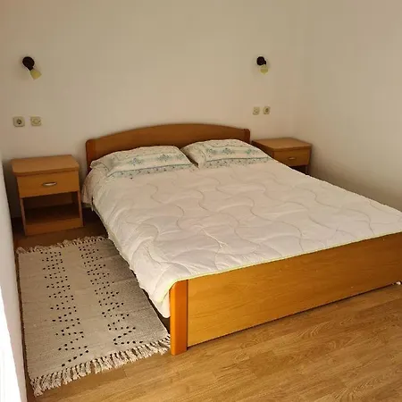 Ante Apartment *
